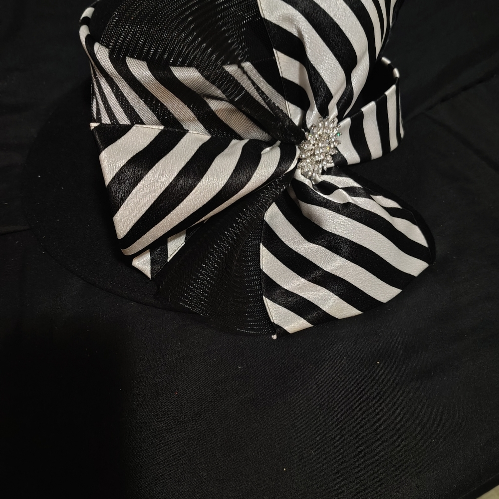 Fancy hat - Picture 6 of 8